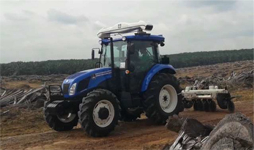 Figure 2. A tractor with an autopilot system is traversing the experimental field.
